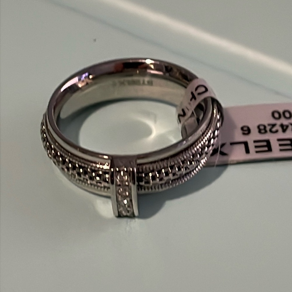 NWT STEELX BRAND SIZE 6 or 7 Ring with Cubic Zirconias
